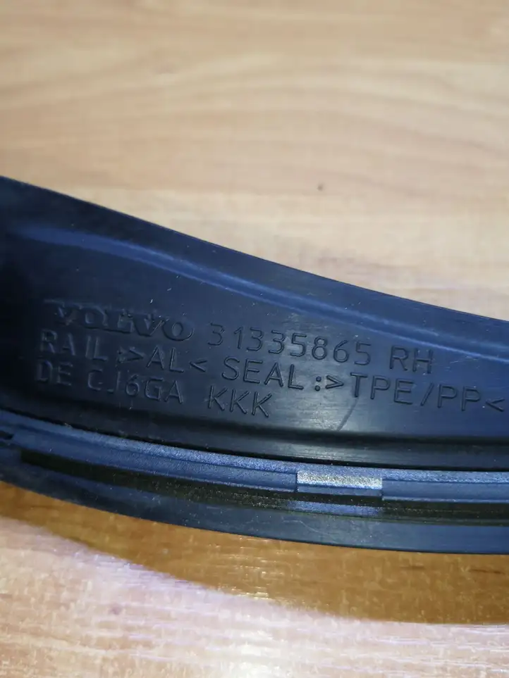 Volvo V60 (2010 - 2013) 31335865 Накладка стоек лобового стекла — фото 2
