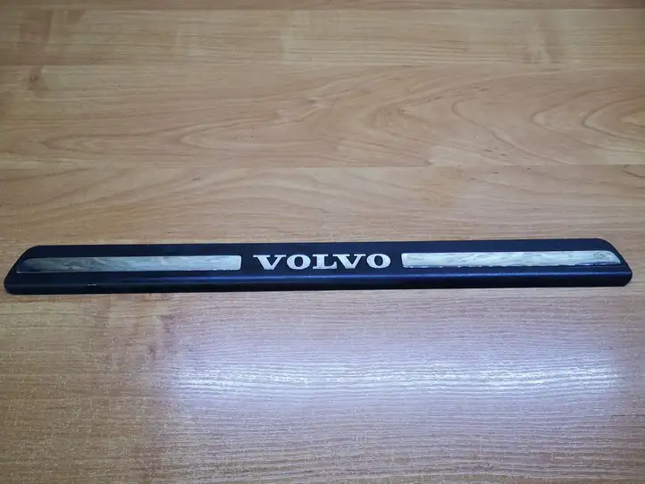 Volvo S60 (2010 - 2013) 8659960 Внутренняя отделка переднего порога — фото 1