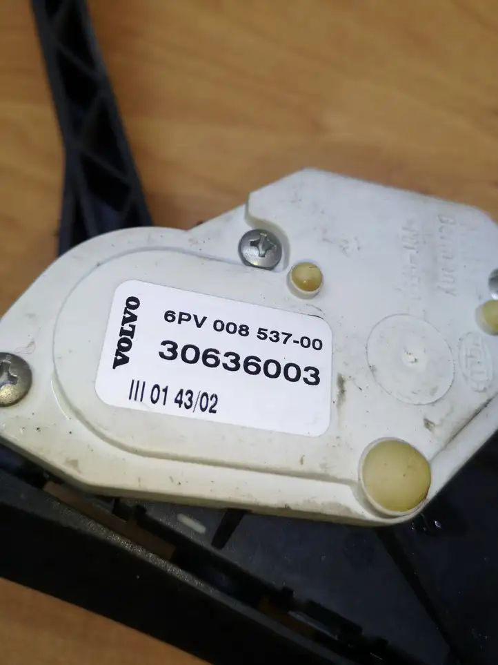 Volvo S60 (2000 - 2004) 30636003 Педаль акселератора — фото 2