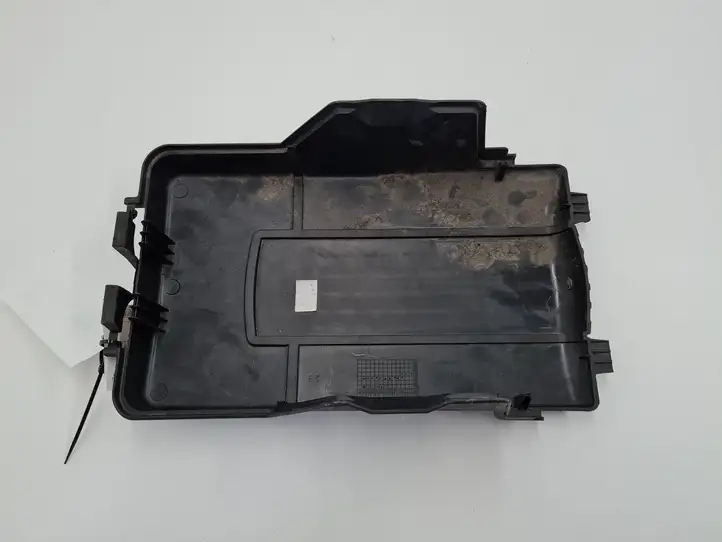 Volkswagen Golf Plus (2004 - 2008) 1K0915443C Крышка ящика аккумулятора — фото 2