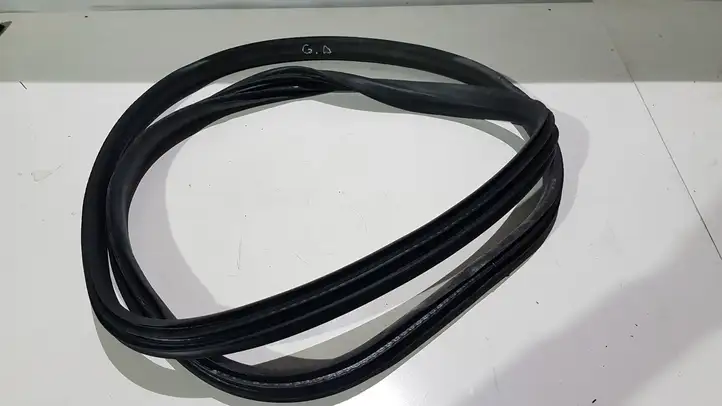 Volvo XC60 (2013 - 2017) 31424325 Уплотнитель кузова — фото 1