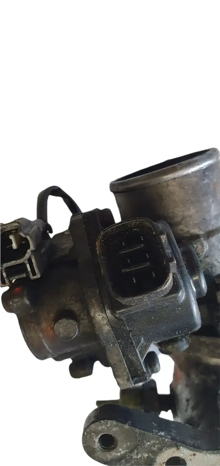Toyota Avensis Verso (2001 - 2004) 8967221020 Дроссельная заслонка — фото 4