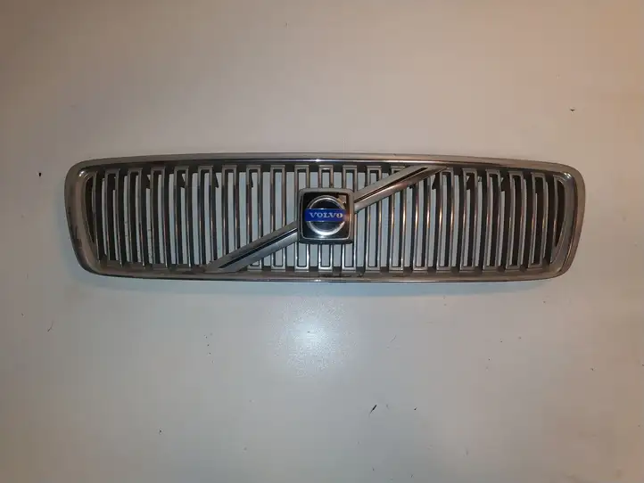 Volvo V70 (2000 - 2004) Верхняя решетка радиатора — фото 1