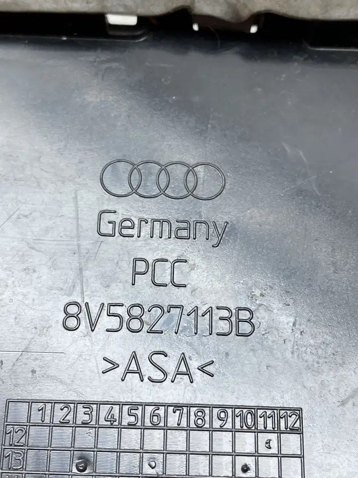 Audi A3/S3 8V (2012 - 2016) 8V5827113B Рамка номерного знака — фото 3