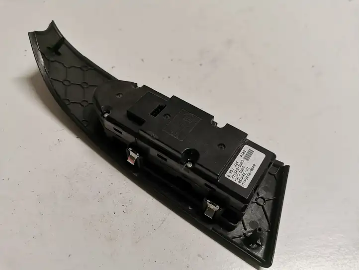BMW 5 E60 E61 (2004 - 2010) 6951924 Кнопка стеклоподъемников — фото 3