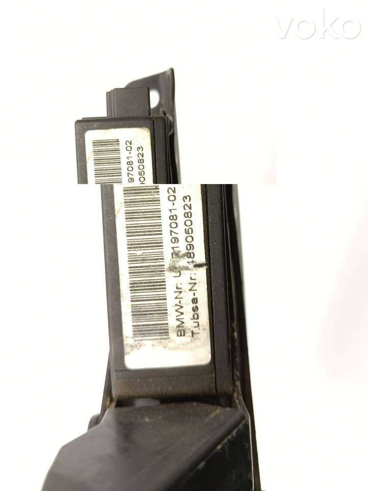 BMW 5 E60 E61 (2004 - 2010)  7071594 Замок задней крышки