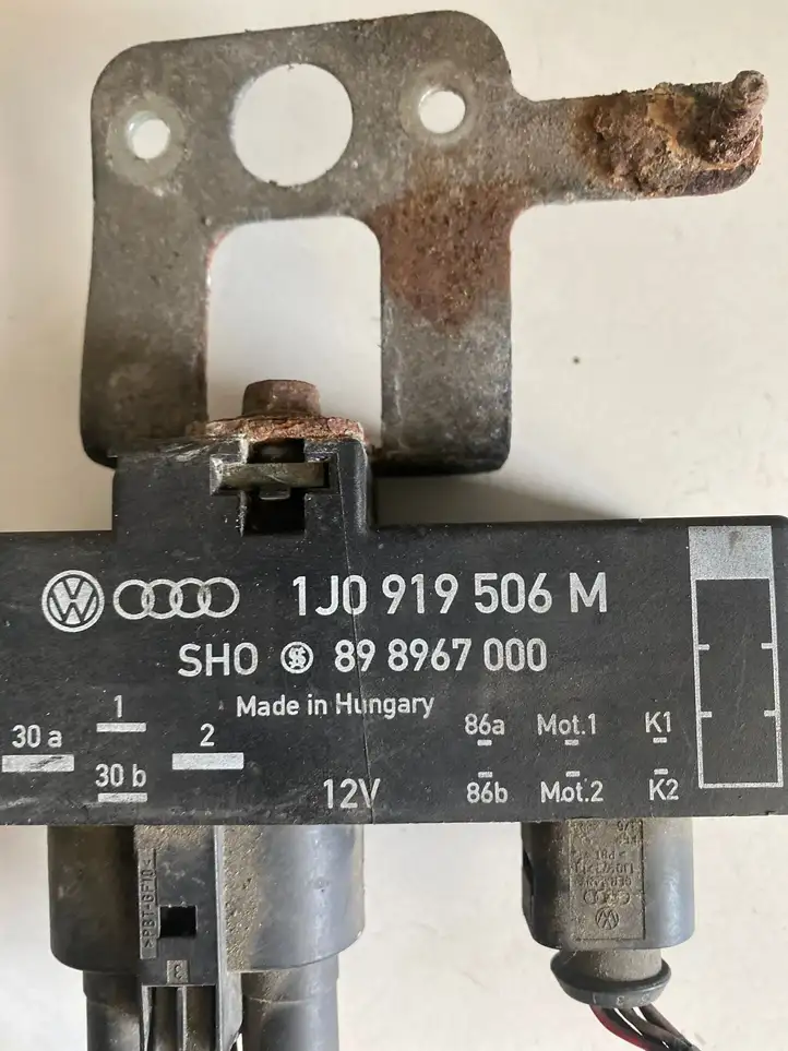 Volkswagen Polo (2005 - 2009) 1J0919506M Реле вентилятора охлаждения — фото 4
