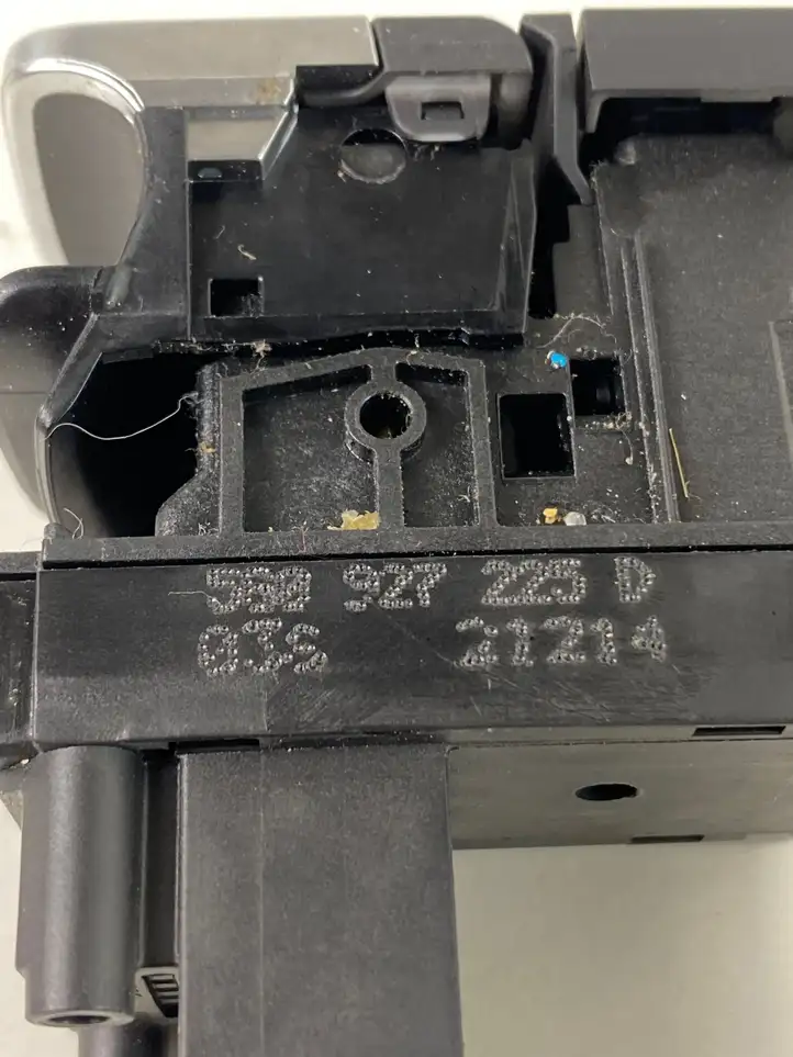 Volkswagen Golf VII (2013 - 2019) 5G0927225D Кнопка ручного тормоза — фото 4