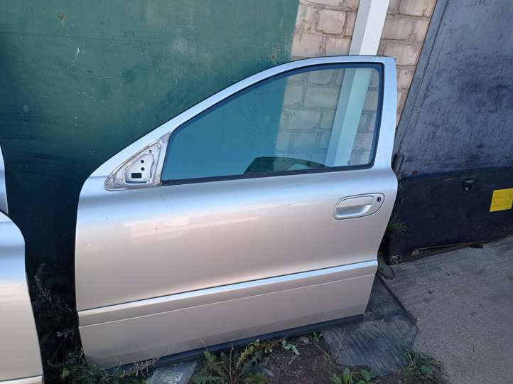 Volvo V70 (2004 - 2007)   Дверь
