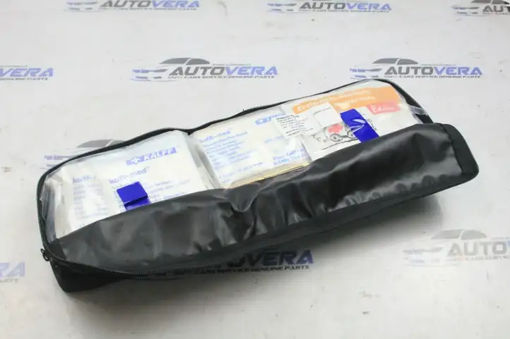 BMW 5 F10 F11 (2009 - 2016) 8270015 Автомобильная аптечка — фото 3