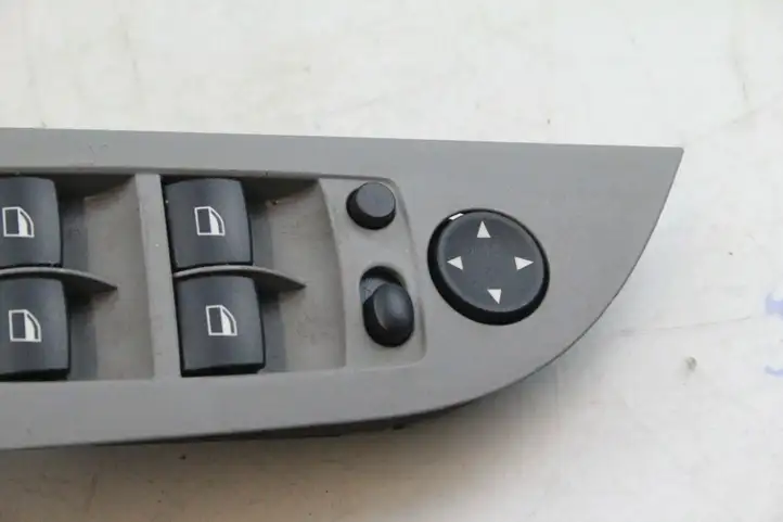 BMW 5 E60 E61 (2004 - 2010) 9122111 Кнопка стеклоподъемников — фото 4