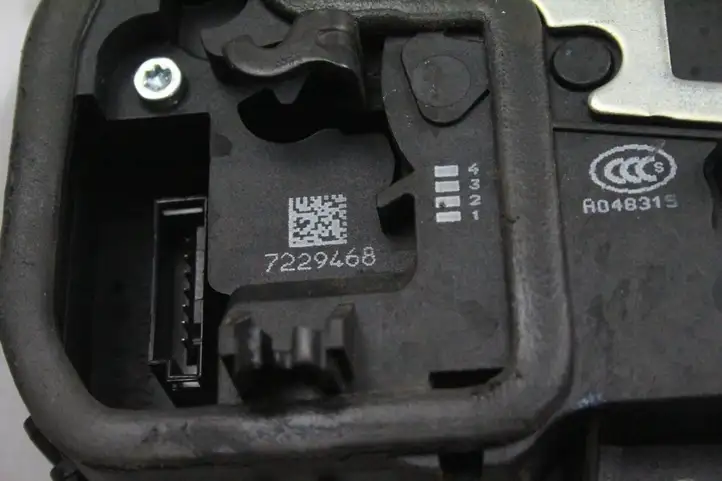 BMW 3 E90 E91 (2005 - 2012) 7229468 Замок задней двери — фото 3