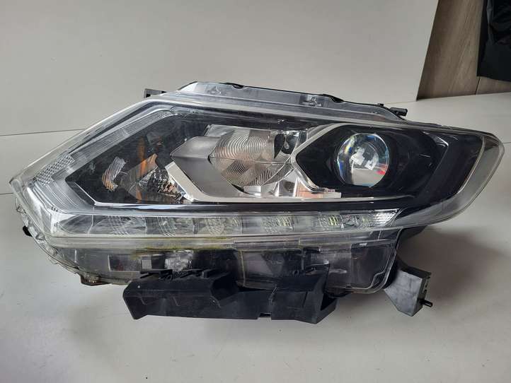 Nissan X-Trail T32 (2014 - 2021)   Передняя фара
