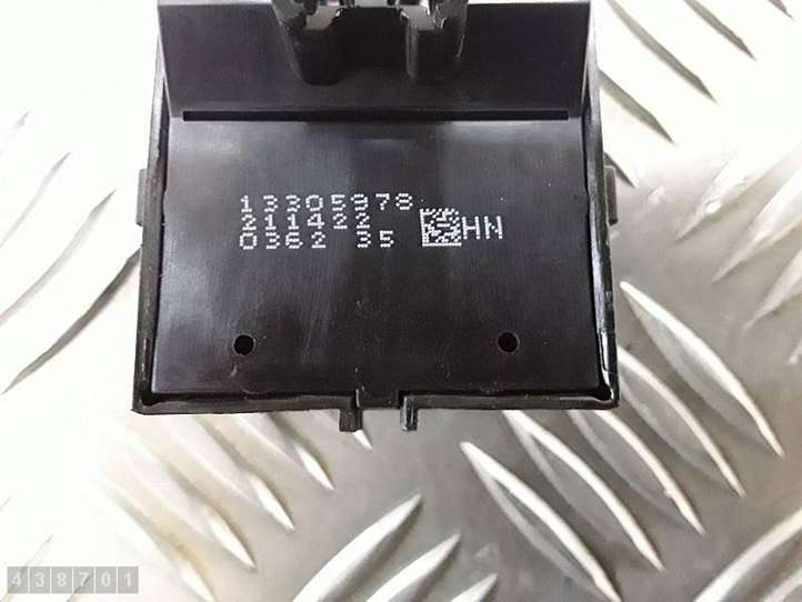 Opel Astra (2009 - 2012)  13305978 Кнопка стеклоподъемников