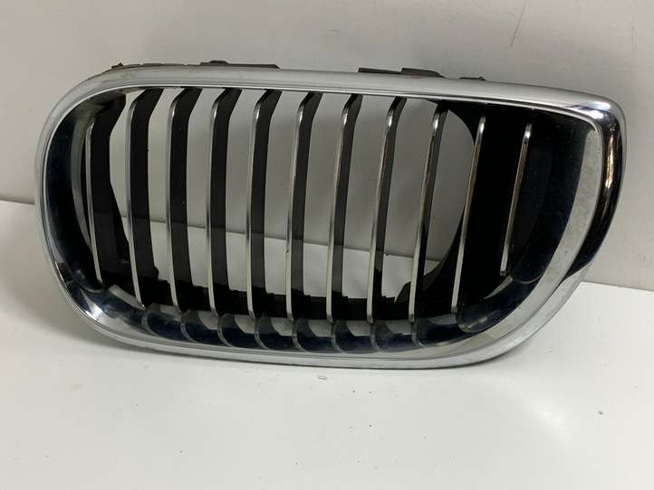 BMW 3 E46 (1998 - 2005)  70721299 Верхняя решётка