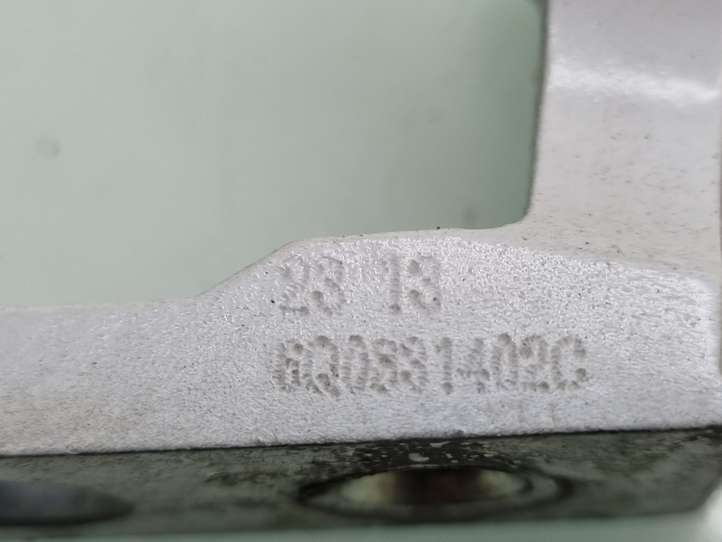 Volkswagen Caddy (2010 - 2015)  1T0831412C Комплект петель передней двери