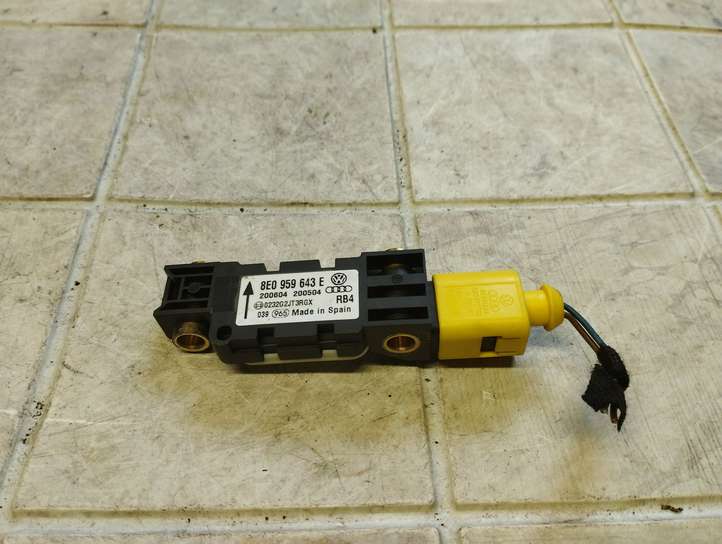 Audi A4 (2000 - 2006)  8E0959643E Датчик удара надувных подушек