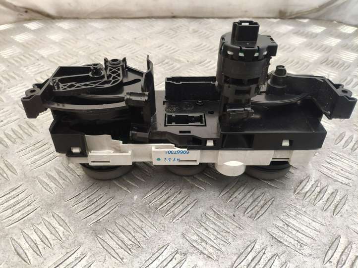 Mitsubishi Colt (2004 - 2008)  69667301 Управление климат контролем