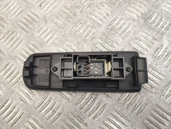 Mitsubishi Colt (2004 - 2008)  MR587944 Кнопка стеклоподъемников