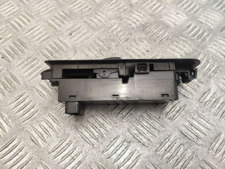 Mitsubishi Colt (2004 - 2008)  MR587959 Кнопка стеклоподъемников