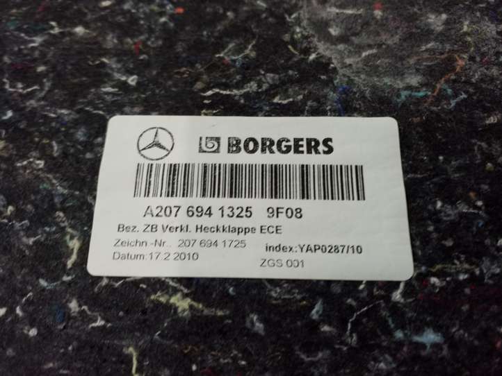 Mercedes-Benz E C207 W207 (2009 - 2017)  A2076941325 Обшивка крышки багажника