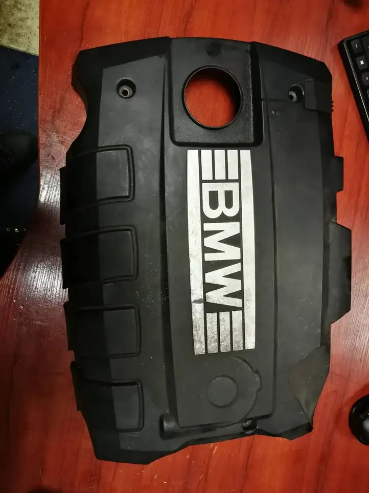 BMW 3 E90 E91 (2005 - 2012) 7556033 Крышка двигателя декоративная — фото 1