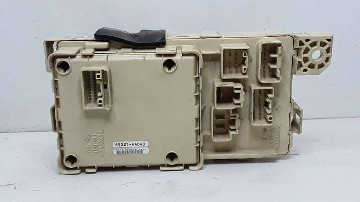 Toyota Avensis Verso (2001 - 2004)  8922144040 Ящик предохранителей (комплект)