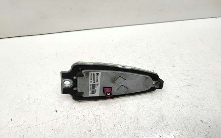 BMW 3 E90 E91 (2005 - 2012)  6935688 Антенна (антенна GPS)