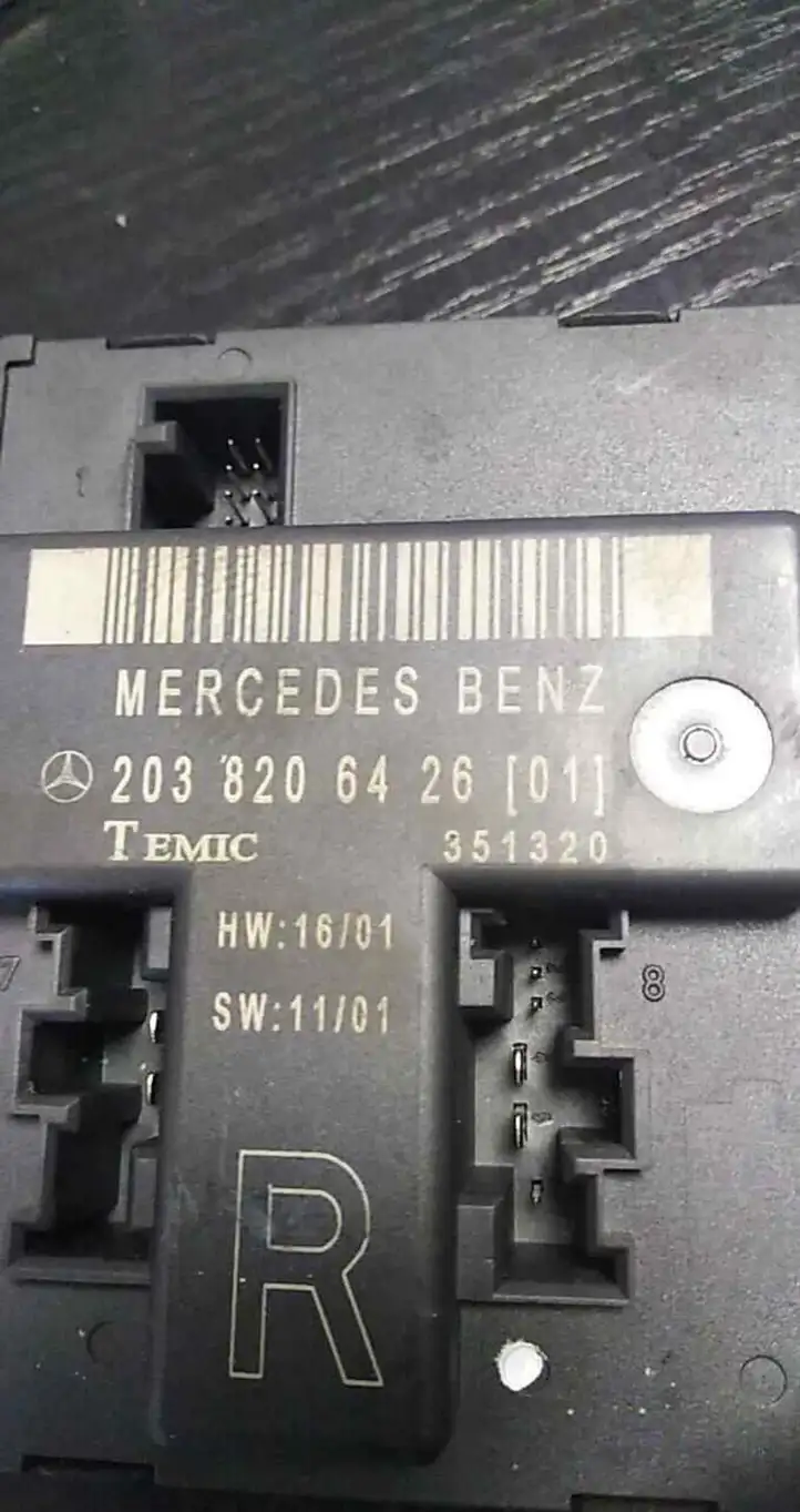 Mercedes-Benz C W203 (2000 - 2007) 2038206426 Блок управления дверью — фото 2