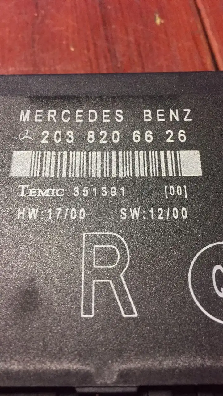 Mercedes-Benz C W203 (2000 - 2007) 2038206626 Блок управления дверью — фото 3
