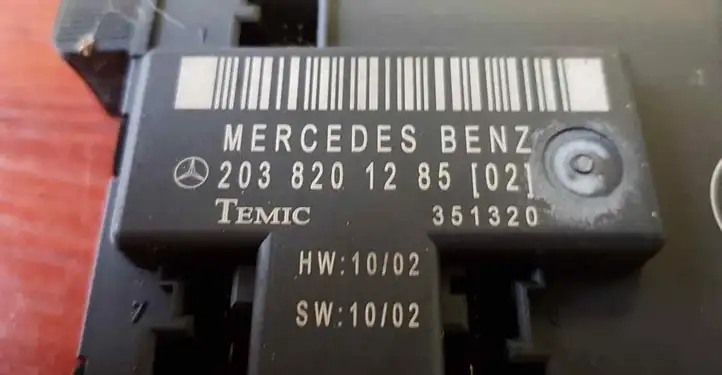 Mercedes-Benz C W203 (2000 - 2007) 2038201285 Блок управления дверью — фото 3