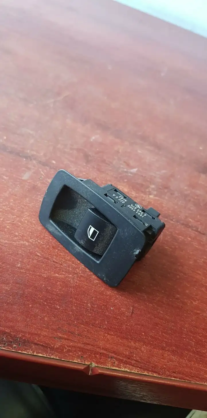BMW 3 E90 E91 (2005 - 2012) 6945874 Кнопка стеклоподъемников — фото 1