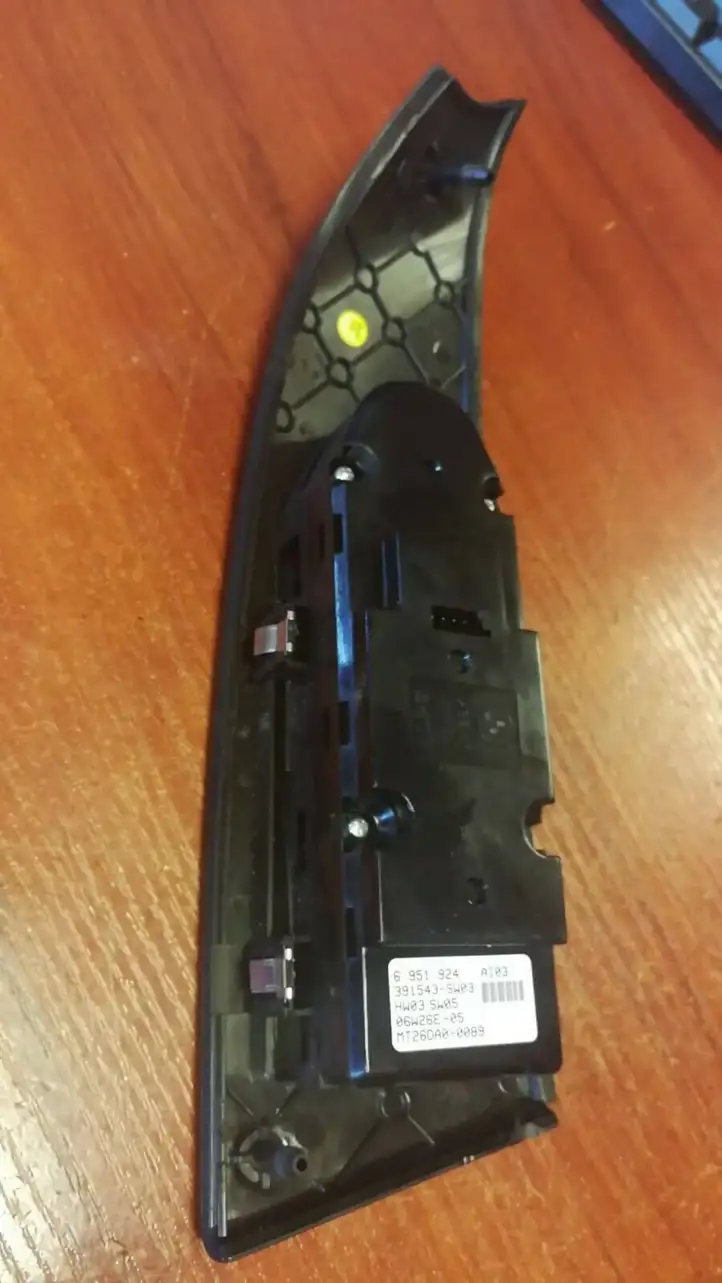 BMW 5 E60 E61 (2004 - 2010) 6951924 Кнопка стеклоподъемников — фото 2