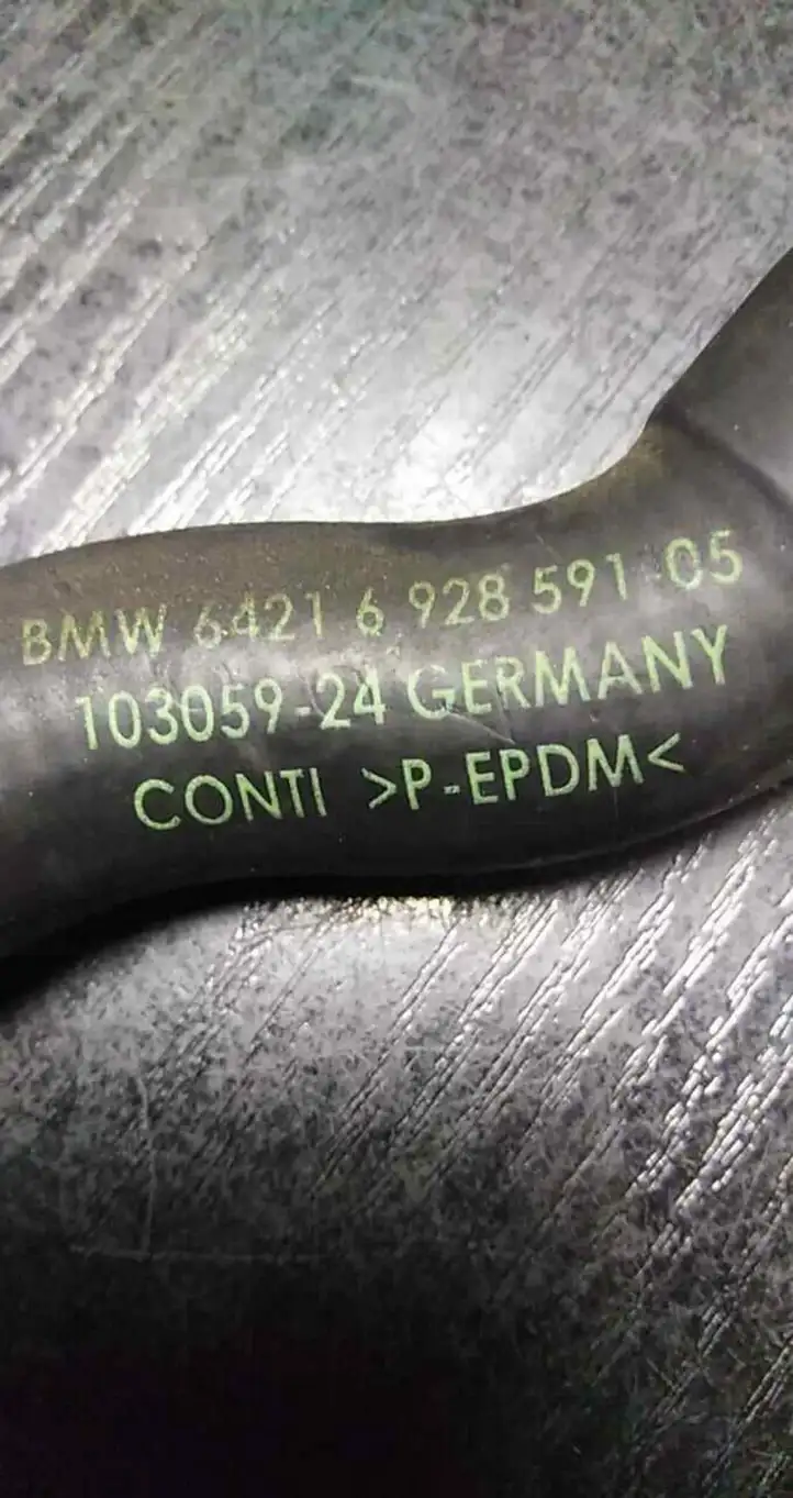 BMW 3 E90 E91 (2005 - 2012) 6928591 Шланги системы охлаждения — фото 2