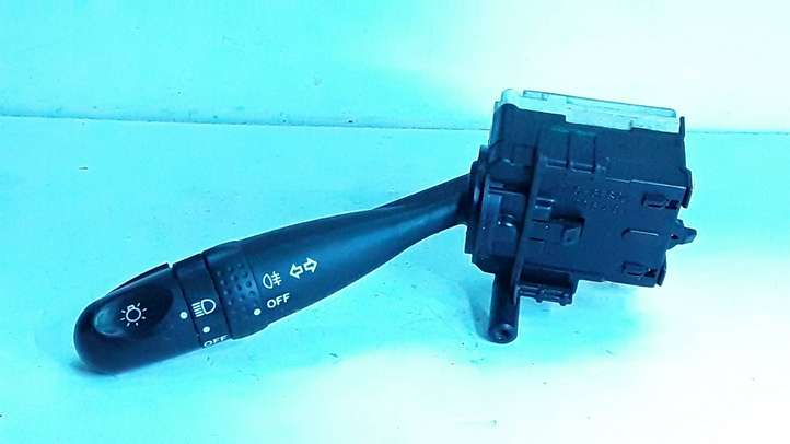 Toyota Corolla E120 E130 (2000 - 2004)  173752 Ручка поворотов/ фонарей