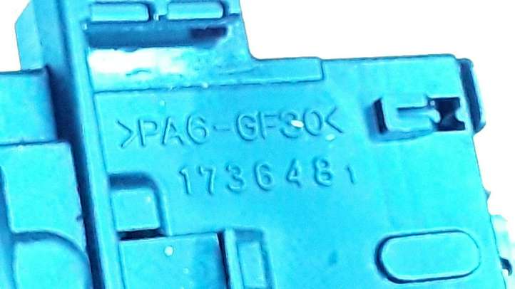 Toyota Corolla E120 E130 (2000 - 2004)  173752 Ручка поворотов/ фонарей