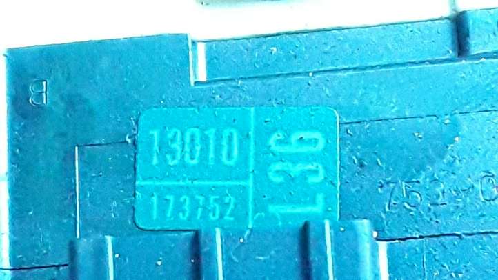 Toyota Corolla E120 E130 (2000 - 2004)  173752 Ручка поворотов/ фонарей