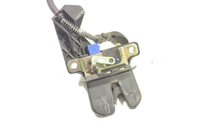 Audi A4 (2000 - 2006)  8E5827505B Замок задней крышки
