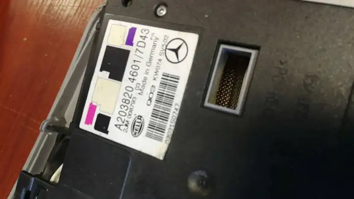 Mercedes-Benz C W203 (2000 - 2007) A2038204601 Передняя подсветка — фото 3