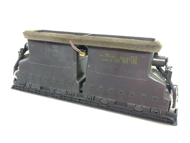 Audi A4 (2004 - 2009)  8E0820951H Центральный дефлектор