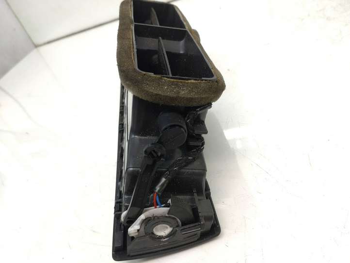 Audi A4 (2004 - 2009)  8E0820951H Центральный дефлектор