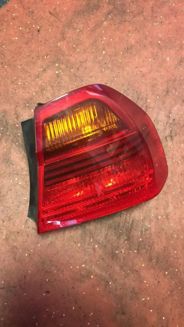 BMW 3 E90 E91 (2005 - 2012) 6937458 Задний фонарь в кузове — фото 1