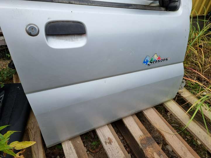 Suzuki Ignis (2003 - 2008)   Дверь