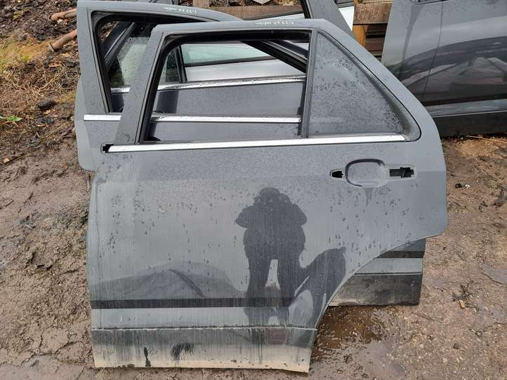 Cadillac SRX (2003 - 2006)   Задняя дверь