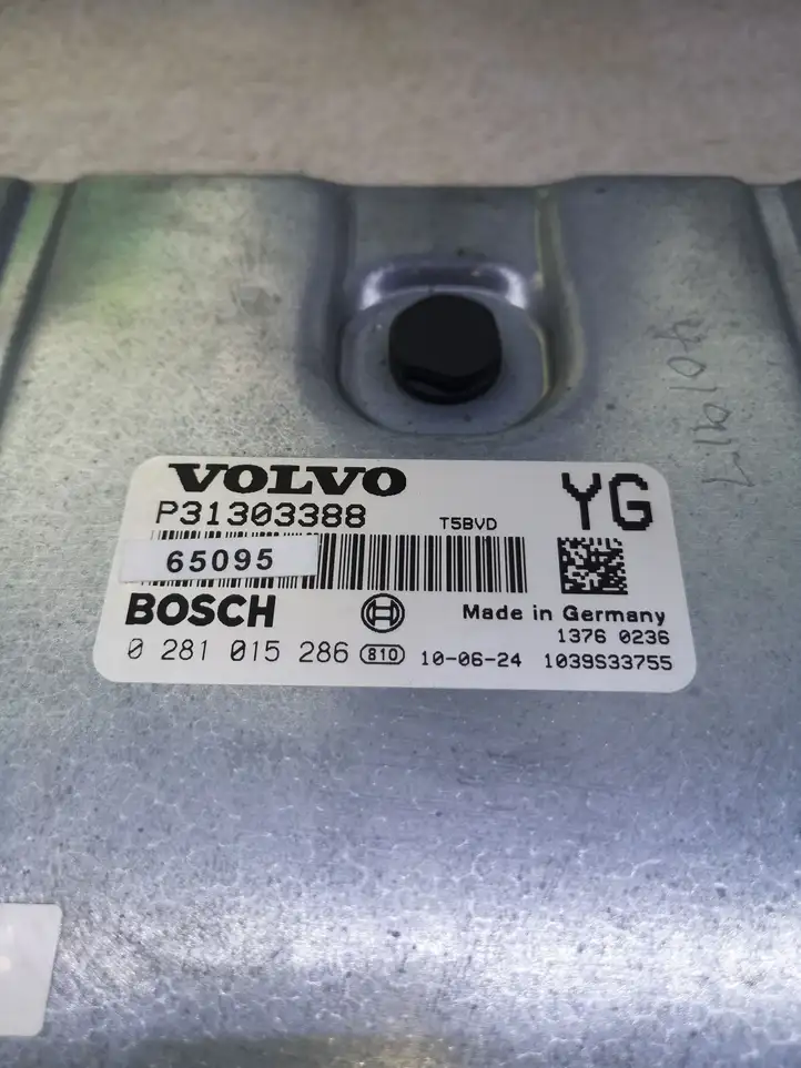 Volvo S60 (2004 - 2010) 31303388 Блок управления двигателем (ЭБУ) — фото 2