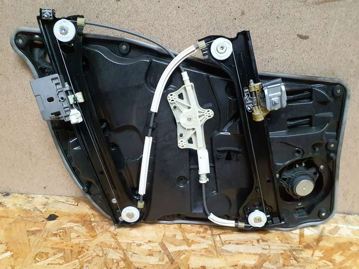 Mercedes-Benz CLA  C117,X117,W117 (2013 - 2019)  928354105 Передний комплект электрического механизма для подъема окна