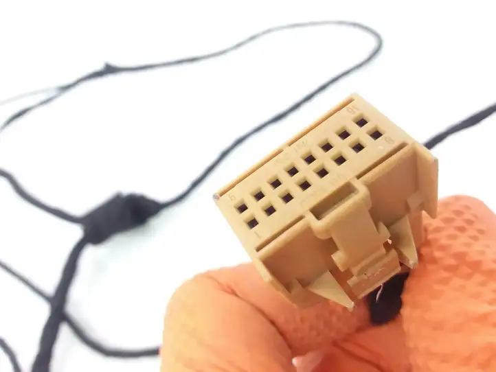 Audi A4 (2004 - 2009)  8E0971693L Проводка задних дверей