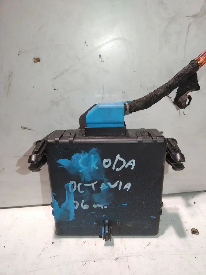 Skoda Octavia Mk2 (1Z) (2004 - 2013)  1K0907530F Модуль управления gateway