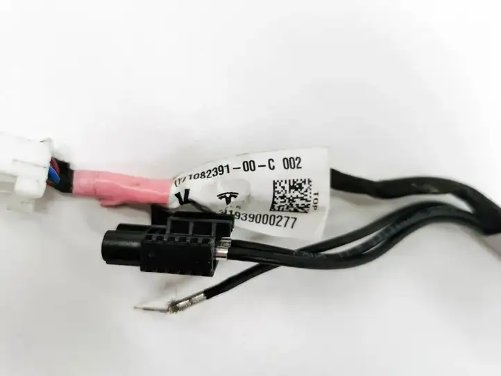 Tesla Model X (2015 - 2021) 1082391-00-C Прочая электропроводка — фото 2