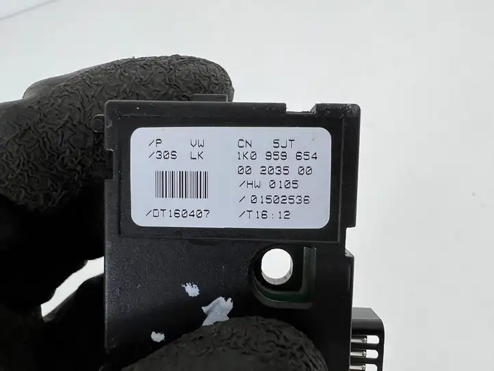 Volkswagen Golf Plus (2004 - 2008) 1K0959654 Датчик угла поворота руля — фото 2